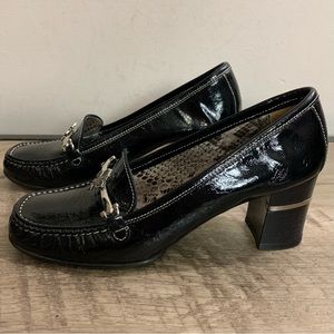 PATRICK COX Black Patent Leather DESI Wannabe FLEUR DE LIS Heeled LOAFERS Shoes